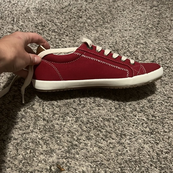 NWT Taos Star Burst in red/tan- size 7 - Picture 5 of 14